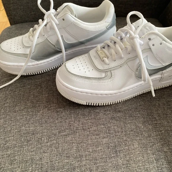 Nike Air Force 1 White Low-Top Sneakers -Unisex size - Picture 4 of 6